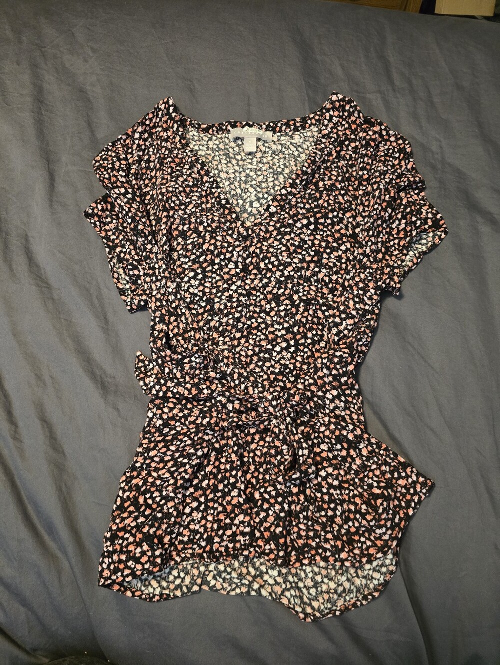 Women’s Black Floral V-Neck Short Sleeve Top with Belt